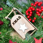 Drewniane sanki X-mas z białą gwiazdką 14cm, 1 szt