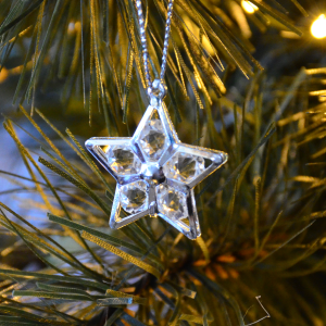 Zawieszka na choinkę Gwiazdka metalowa z diamencikami Srebrna, 3cm/6szt